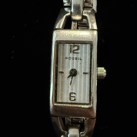 Vintage Tiny Rectangular Fossil Watch | White Dial Women’s - Picture 1 of 2